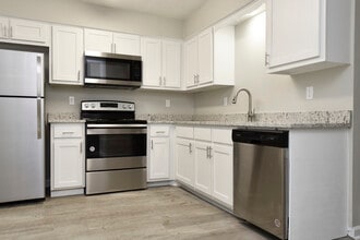 Hedgerow Apartments in Memphis, TN - Building Photo - Building Photo