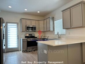 1118 W Osprey Dr in Stansbury Park, UT - Building Photo - Building Photo