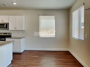 82 Bonny Lake Ct in Henderson, NV - Foto de edificio - Building Photo