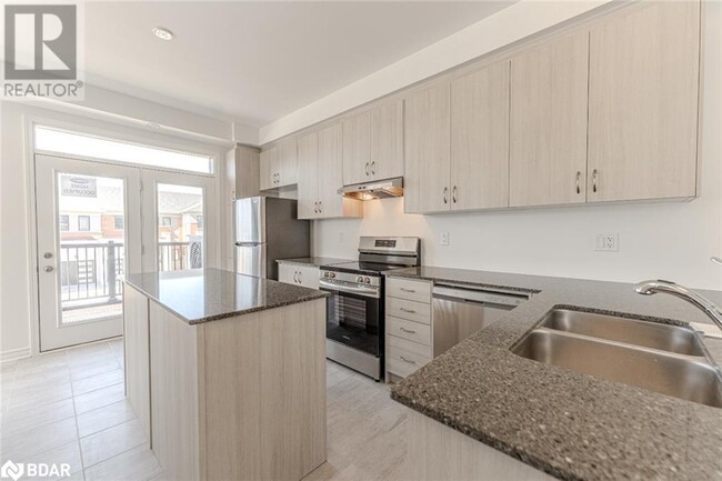 84 Ennerdale St in Barrie, ON - Building Photo - Building Photo