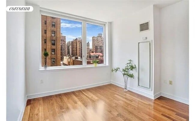 200 W End Ave in New York, NY - Building Photo - Building Photo