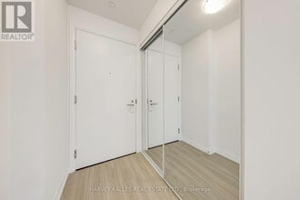 25 Holly St in Toronto, ON - Building Photo - Building Photo