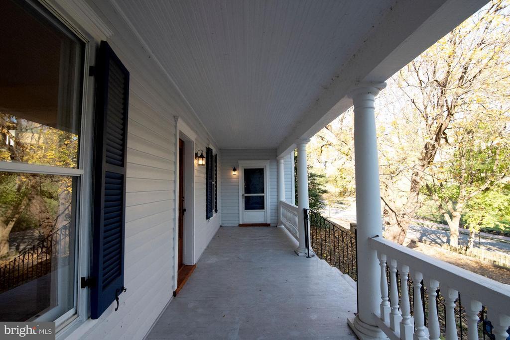401 Henry Clay St in Harpers Ferry, WV - Building Photo