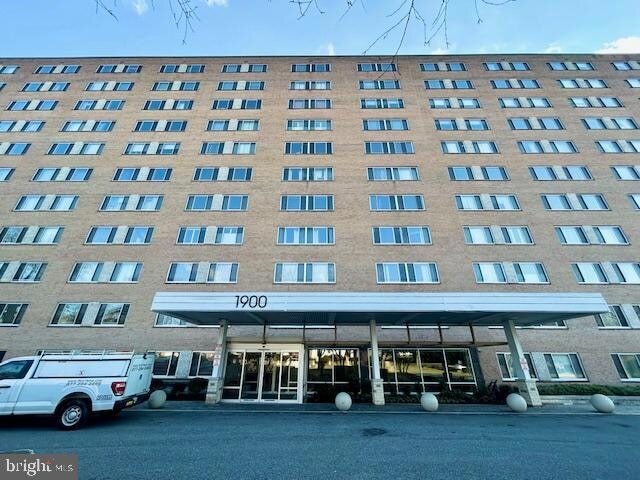 1900 Lyttonsville Rd, Unit 1302 in Silver Spring, MD - Building Photo