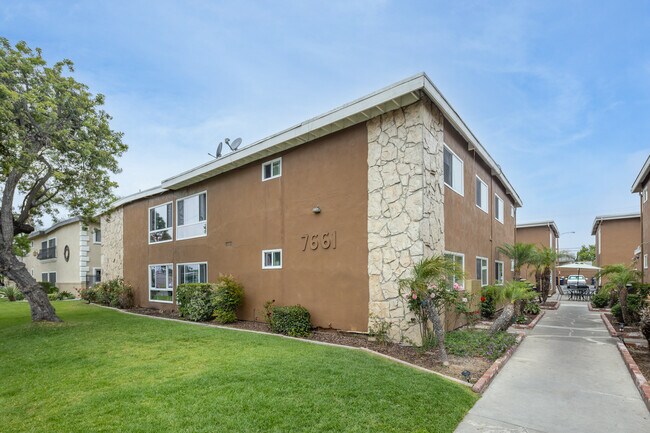 Beach West in Westminster, CA - Building Photo - Building Photo