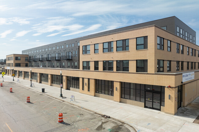 Kenosha Uptown Lofts in Kenosha, WI - Foto de edificio - Building Photo