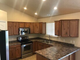 1919 N Sego Lilly Dr in Saratoga Springs, UT - Building Photo