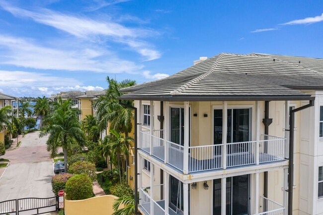 property at 3940 N Flagler Dr