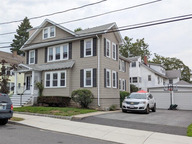 13 Kimball Rd, Unit 1 in Watertown, MA - Building Photo - Building Photo