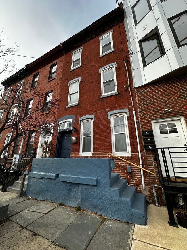 property at 2205 W Thompson St