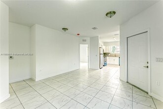 14750-14885 NE 7th Ave in North Miami, FL - Building Photo - Building Photo