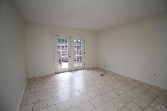 50 Fulton Ave, Unit 007 in Pensacola, FL - Building Photo - Building Photo