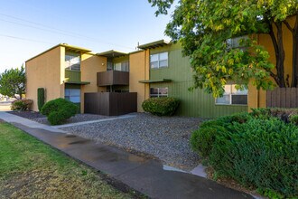 The Veranda Apartment Homes in El Paso, TX - Building Photo - Building Photo