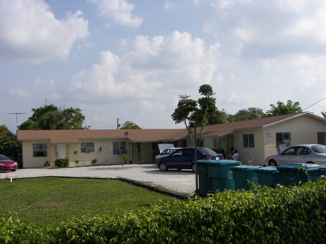 East Boynton Apartments in Boynton Beach, FL - Building Photo - Building Photo