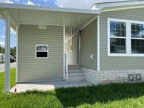15666 49th St N in Clearwater, FL - Foto de edificio - Building Photo