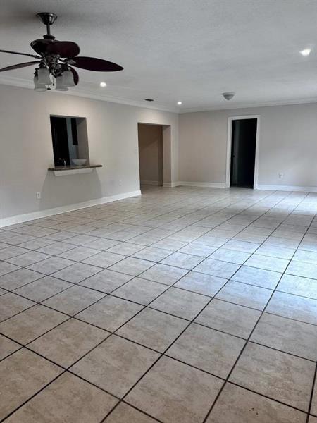 13964 Lake George Ct in Hialeah, FL - Building Photo - Building Photo