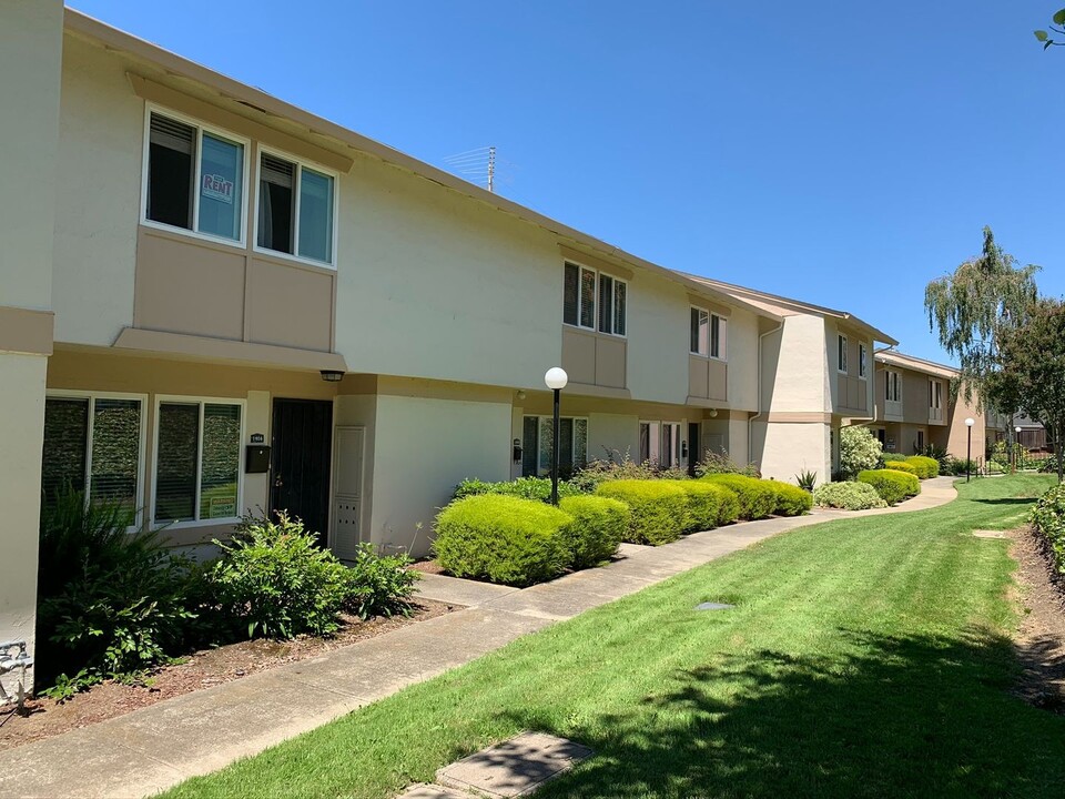 1906 Queen Mary Ct in San Jose, CA - Building Photo