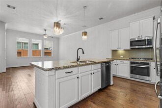 1507 Peyton Oaks Pl in Houston, TX - Building Photo - Building Photo
