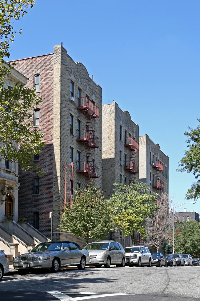 1026-1030 St Nicholas Ave in New York, NY - Foto de edificio - Building Photo