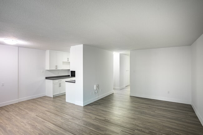 Riverside Towers in Edmonton, AB - Building Photo - Interior Photo