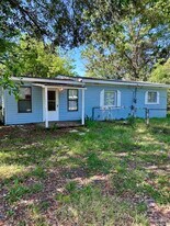 409 Belmont Ave in Cantonment, FL - Building Photo