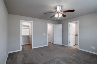 Buckeye Crossing Townhomes in Bentonville, AR - Foto de edificio - Interior Photo
