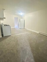 677 Middle St in Fall River, MA - Building Photo