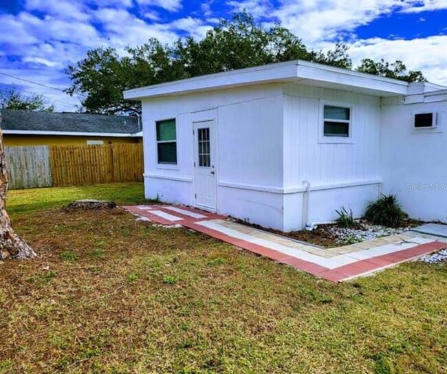 property at 6267 Hampton Dr N