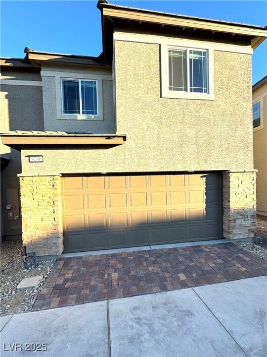 9246 Forrest Hills Ln in Las Vegas, NV - Building Photo