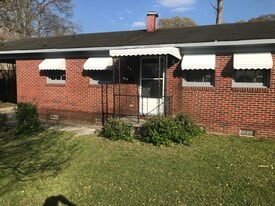 204 N Forbes St in La Grange, NC - Building Photo