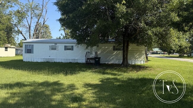 426 Cedar Ave in Claxton, GA - Building Photo - Building Photo