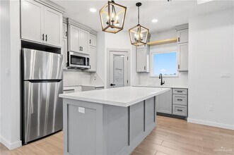 17 Calle Moreno in Brownsville, TX - Building Photo - Building Photo