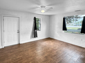 5310 S Ridgewood Ave in Port Orange, FL - Building Photo - Interior Photo