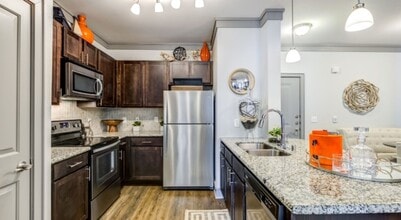 The Avenues at Carrollton in Carrollton, TX - Building Photo - Building Photo