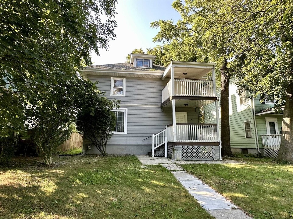 14 Eastman Terrace-Unit -1 in Poughkeepsie, NY - Foto de edificio