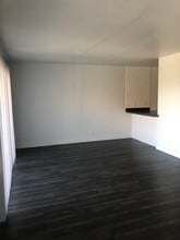 13011 12th Ave SW, Unit 13007-12th Ave. SW. N301 in Burien, WA - Building Photo - Building Photo