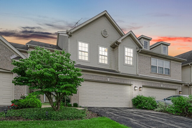 2623 Cobblestone Dr in Crystal Lake, IL - Building Photo - Building Photo