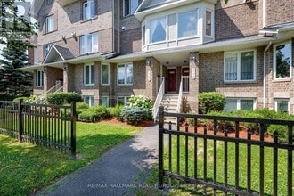 250 Cresthaven Dr in Ottawa, ON - Building Photo - Building Photo