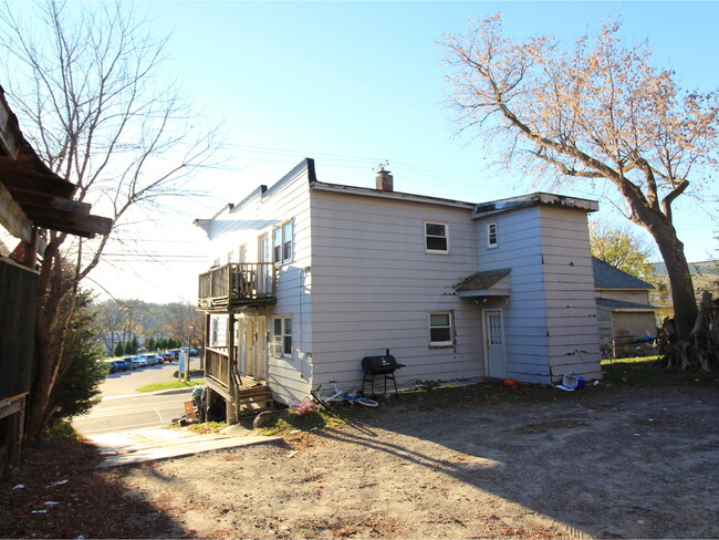 33 Malletts Bay Ave in Winooski, VT - Building Photo - Building Photo