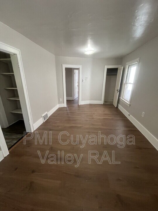523 Gage St in Akron, OH - Building Photo