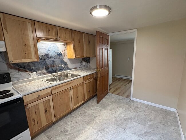 103 E Steuben St in Bath, NY - Foto de edificio - Building Photo