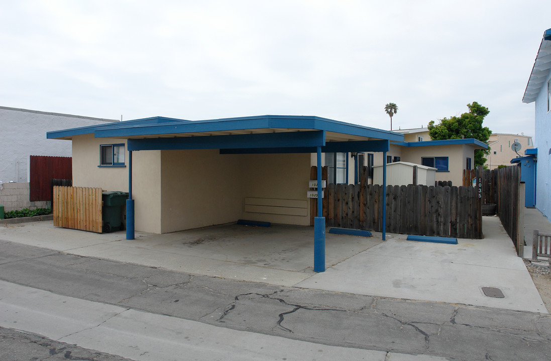 1033-1035 Bath Ln in Ventura, CA - Building Photo