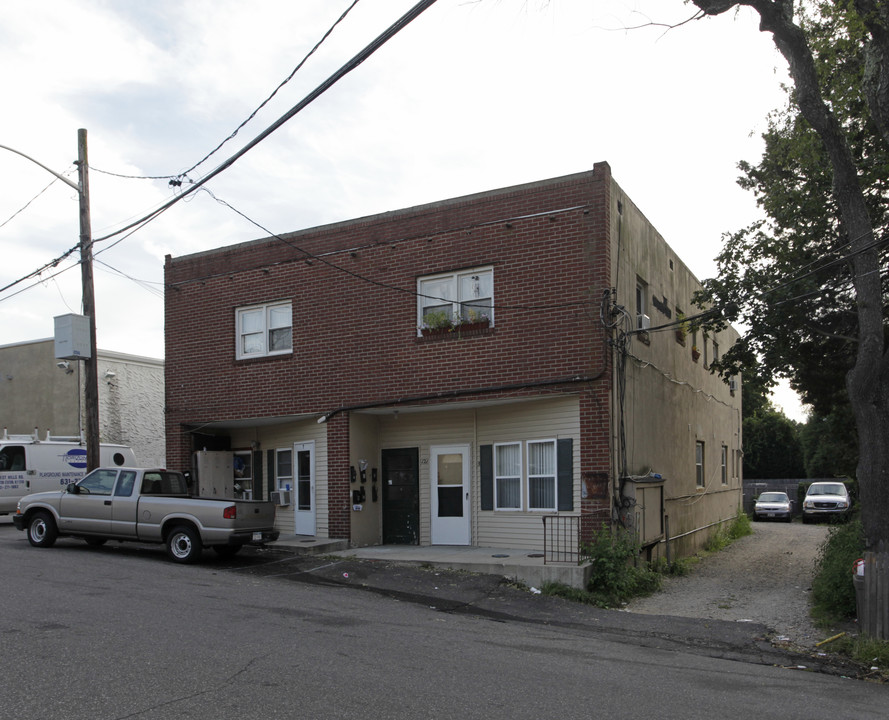 121 6th Ave in Huntington Station, NY - Foto de edificio