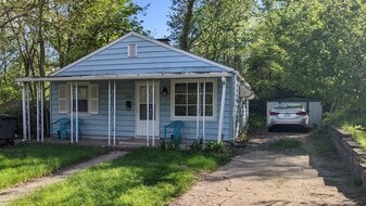 3705 Woldhaven Dr in South Bend, IN - Building Photo