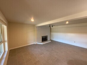 5711 Black Lake Belmore Rd SW in Olympia, WA - Building Photo - Building Photo