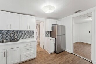 1204 NW 70th St in Miami, FL - Building Photo - Building Photo