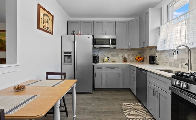 2153 Haworth St, Unit 2A in Philadelphia, PA - Building Photo - Building Photo