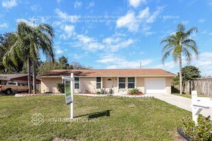 4947 Live Oak Dr in Sarasota, FL - Building Photo