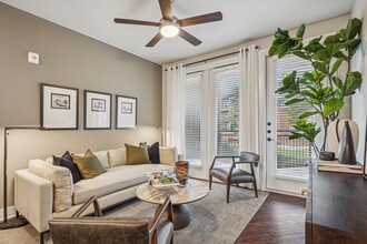 Residences at Fairview Town Center in Fairview, TX - Foto de edificio - Building Photo