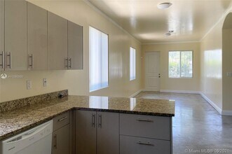 10214 SW 175th St-Unit -B in Miami, FL - Building Photo - Building Photo